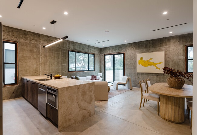 Photo - 2855 S Sycamore Ave Townhome