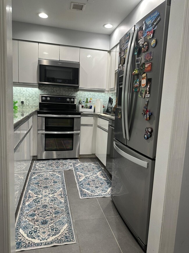 Building Photo - 100 Shearwater Ct E