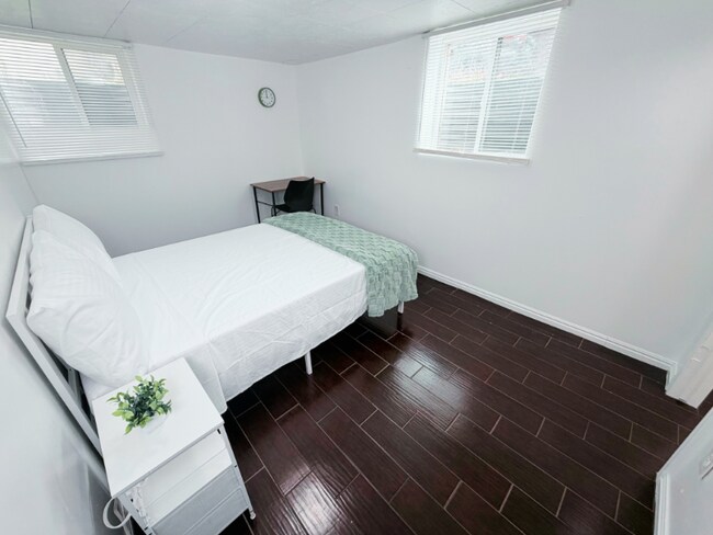 Foto del edificio - 1711 S 1300 E