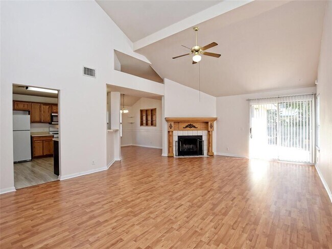 Building Photo - 305 N Heatherwilde Blvd