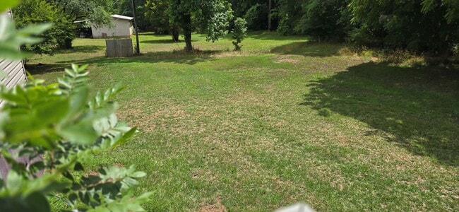 Building Photo - Spacious Home In Miledgeville Available fo...