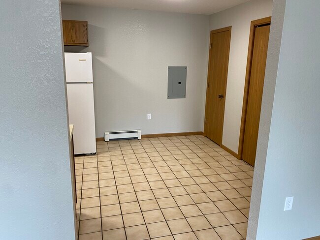 Dining Area - 3050 Wilson Ave