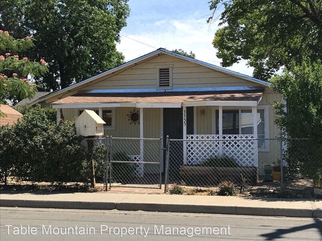 Primary Photo - 2 br, 1 bath House - 3355 Roseben Ave