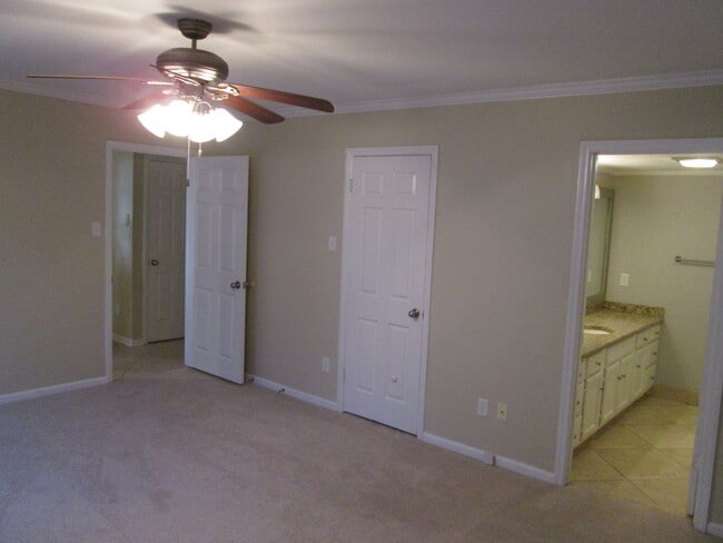 Building Photo - 2200 Andover Ct