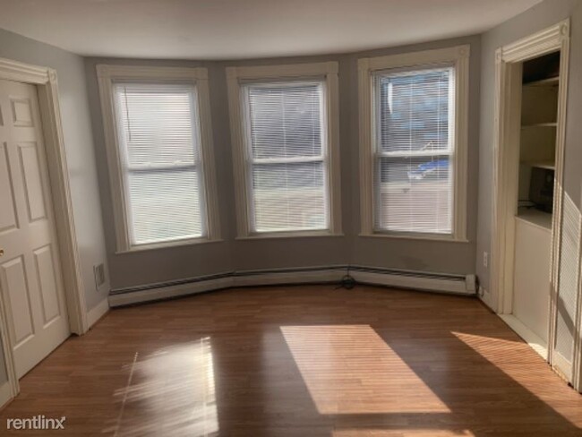 Building Photo - 3 br, 1 bath Apartment - 24 Mechanic St