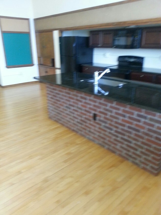 Primary Photo - 1220 E Kellogg Dr