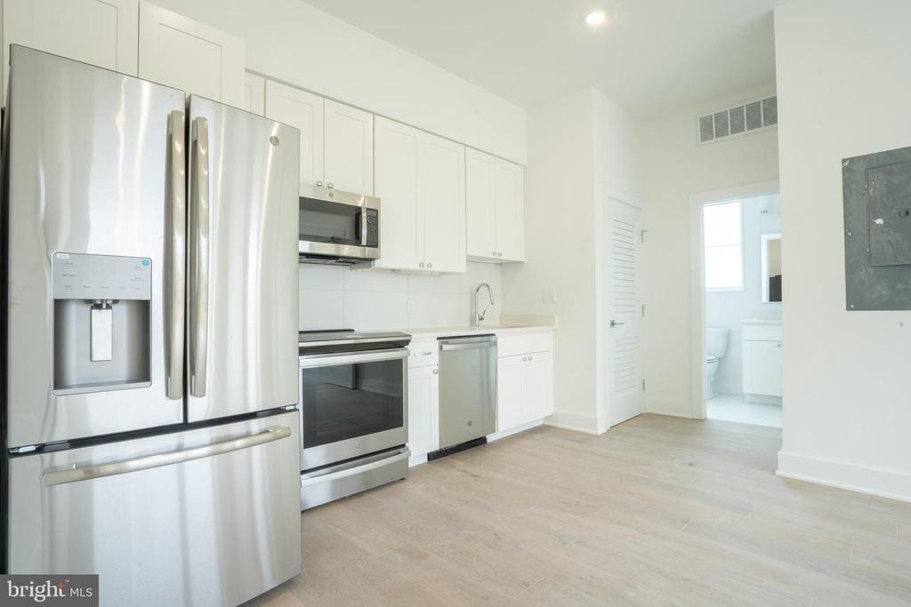 Foto principal - 5301 Connecticut Ave NW