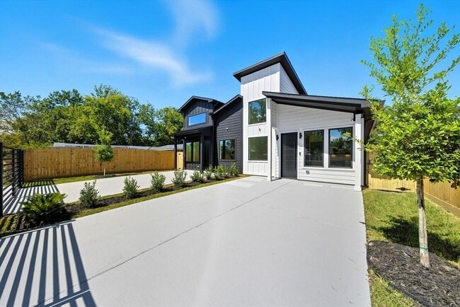 Building Photo - 5029 Van Fleet St