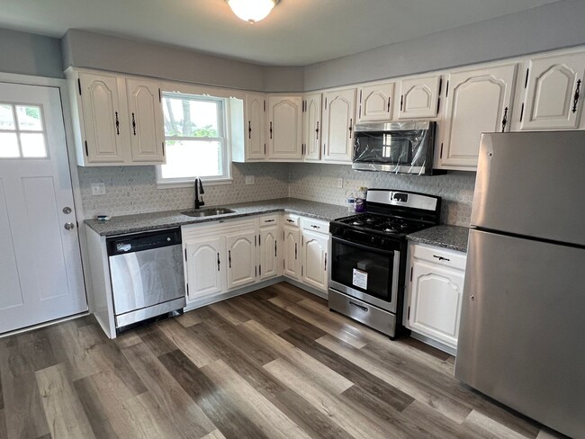 Building Photo - Bensalem 3 bedroom 1 bath + Basement near ...