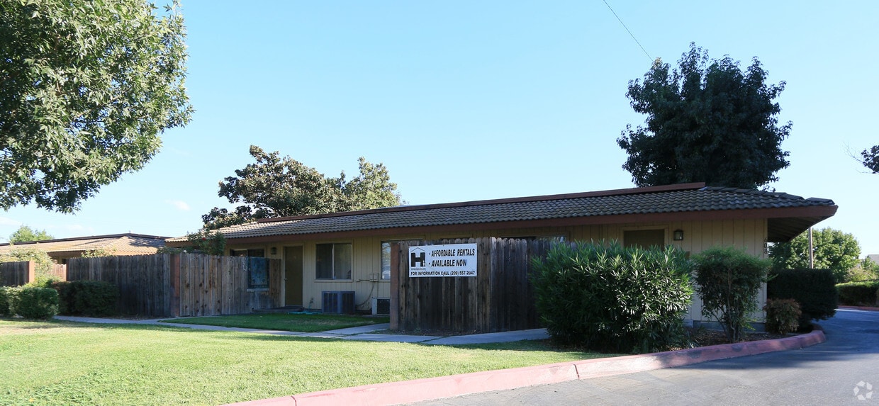 Pine Meadows Apartments Modesto Ca Apartments Com