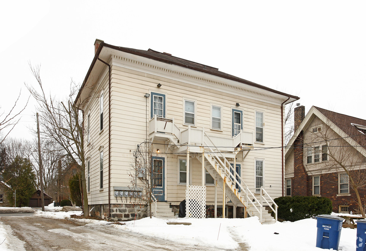 Building Photo - 834 W Huron St
