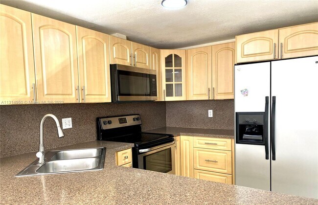 Foto del edificio - 950 SW 104th Ct