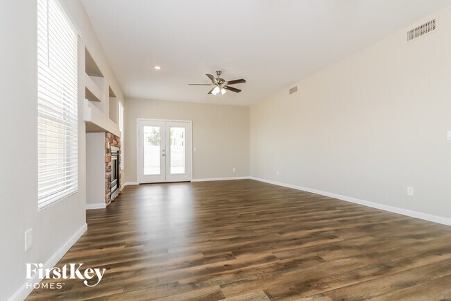 Foto del edificio - 8315 N 61st Dr
