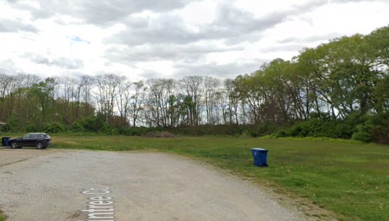 Foto del edificio - 8701 N Raintree Ct