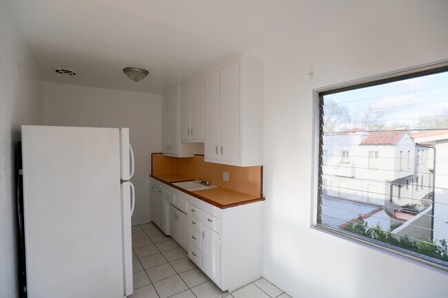 Foto del edificio - 250 S Sycamore Ave