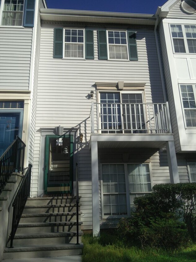 Primary Photo - Spacious Newly Rennovated 2 Bedroom House ...