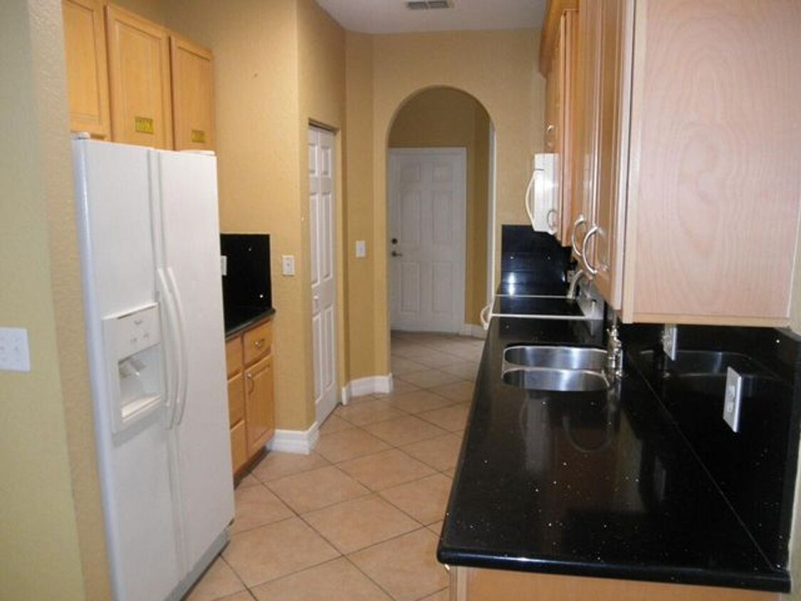 Primary Photo - 888 Pipers Cay Dr