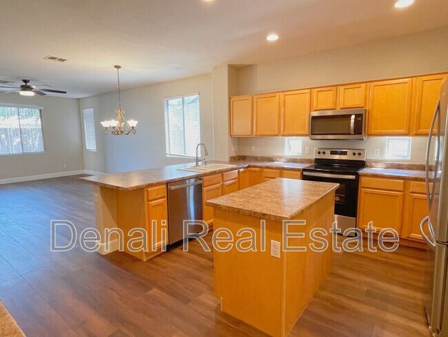 Building Photo - 3326 E Powell Ct