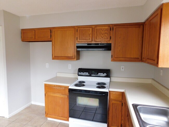 Building Photo - ****JUST REDUCED****6630 Gatewood Circle, ...