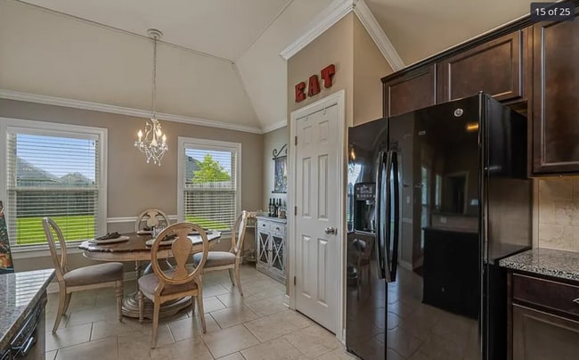 Foto del edificio - "Charming 3-Bed Retreat in Bossier City with Granite Touches & Gleaming Hardwood Floors!"