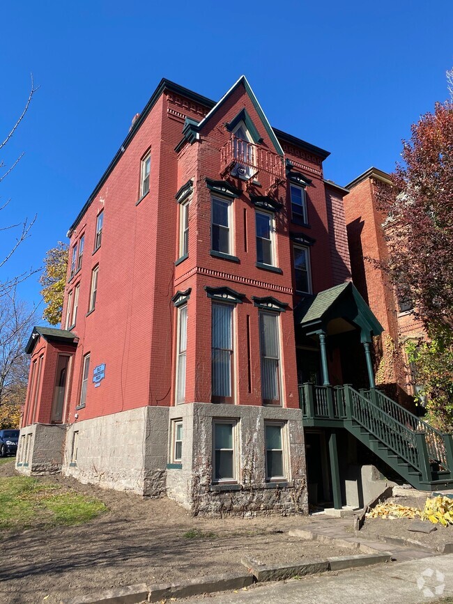 Building Photo - 157 S Fitzhugh St