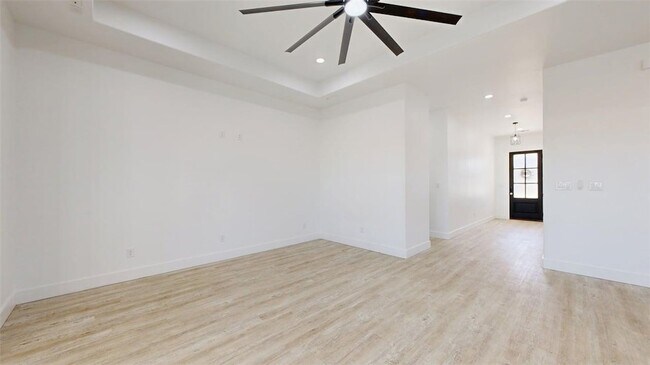 Foto del edificio - 4867 N Oakland Ln