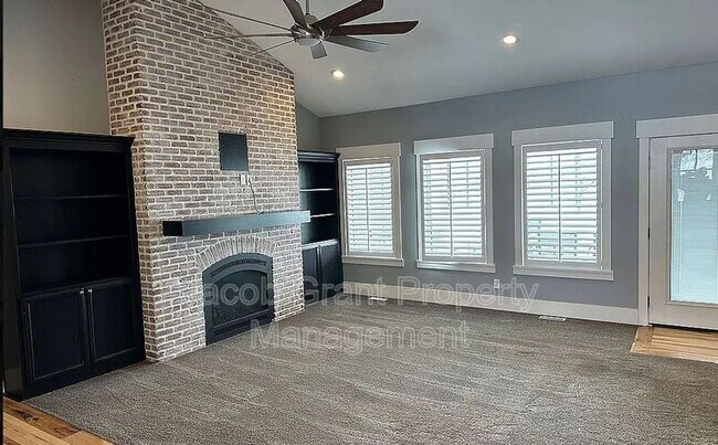 Foto del edificio - 5319 Eaglewood Dr