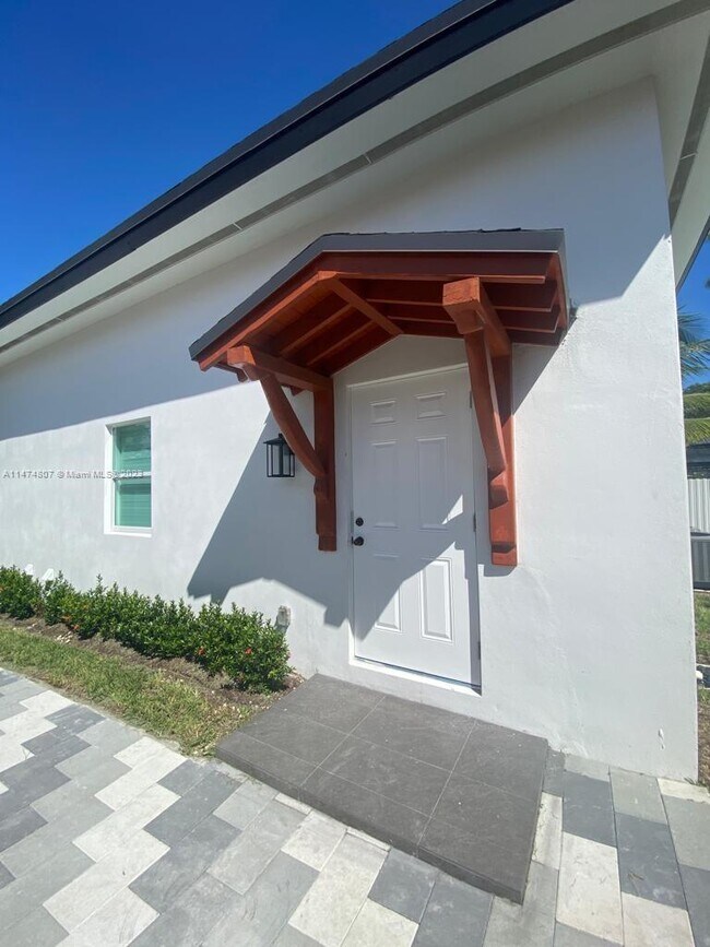 Foto del edificio - 2428 SW 25th St