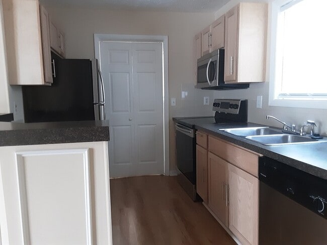 Foto del edificio - 6792 Willowbrook Dr