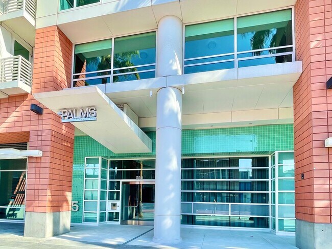 Foto del edificio - Full Service Luxury Living w/City Views, In Unit Laundry, PET OK – PROGRESSIVE