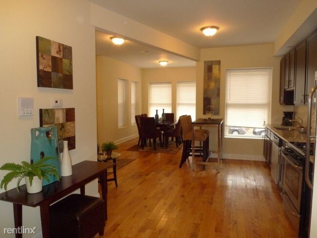 Building Photo - 3 br, 2 bath Apartment - 5438 S Woodlawn Ave