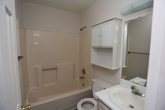 Building Photo - 140 Lanier Dr