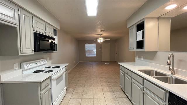 Building Photo - 2209 Madrid Ct