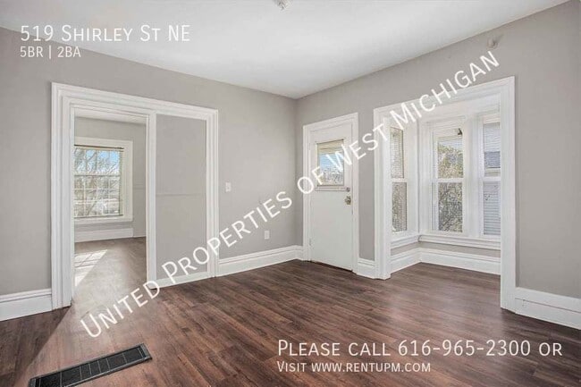 Building Photo - Available Now | 5 Bed 2 Bath Single Family...