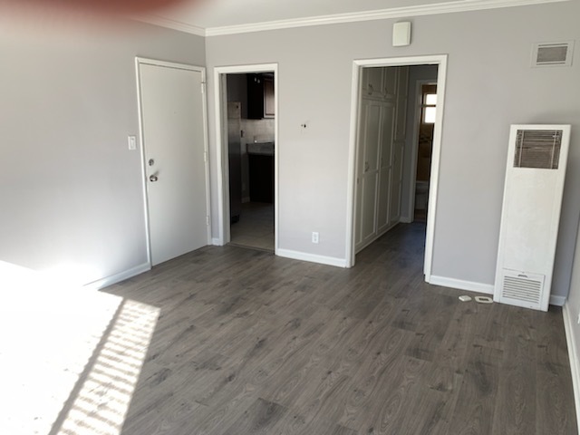 #11 Entry to Living room - 2140 N Beachwood Dr