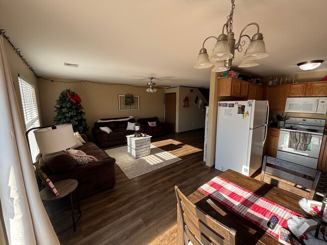 Foto del edificio - Pre Leasing for 2026-2027 School Year!