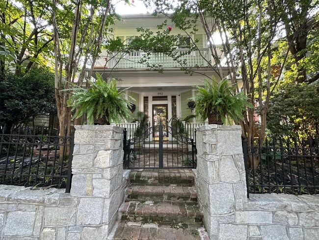 Foto del edificio - 982 Myrtle St NE