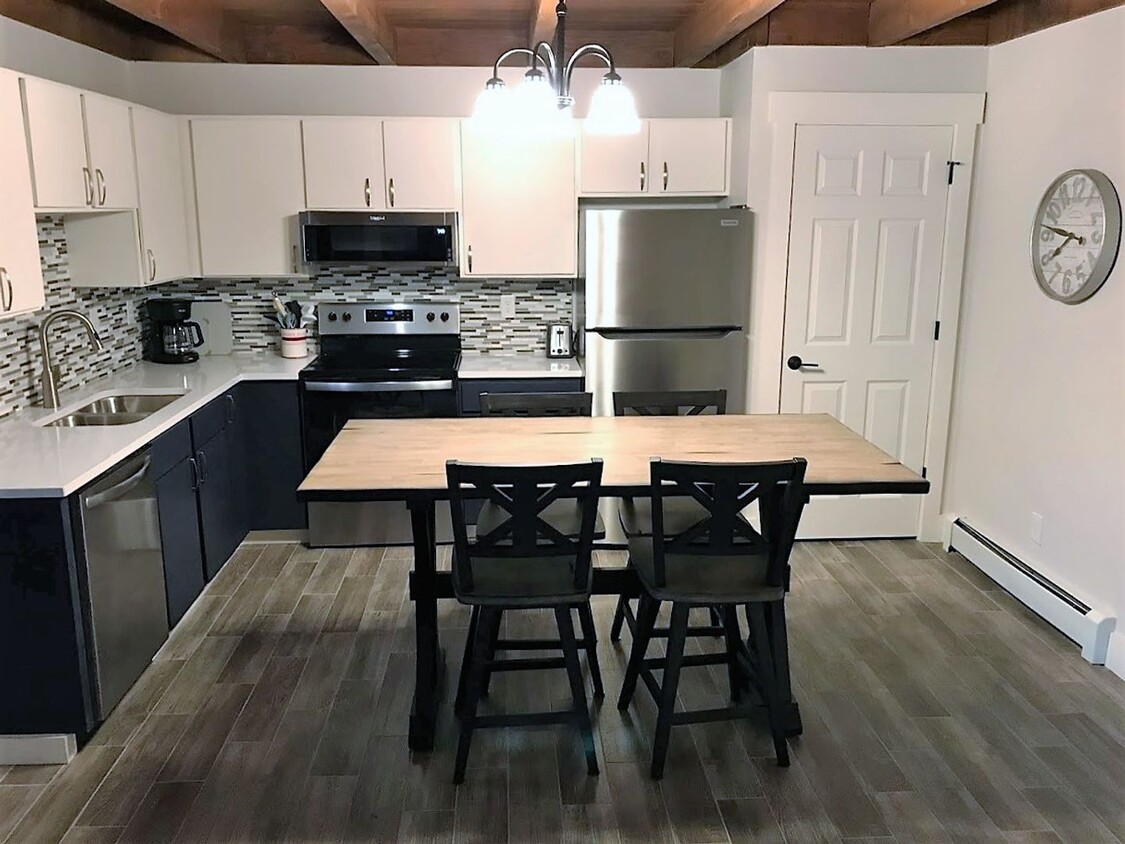 Foto principal - Long Term Rental- Treehouse E201
