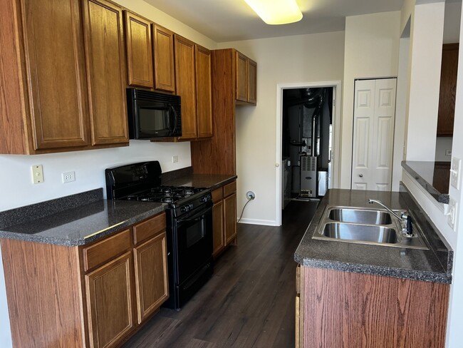 Building Photo - 385 Sundown Ct