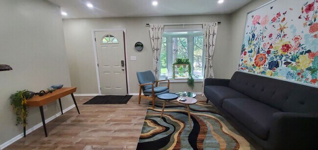 Foto del edificio - Three Bedroom Home for Rent on the Northsi...