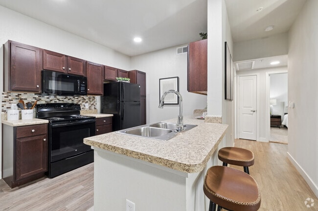 B1 - 2BR, 2BA - 978SF - Kitchen - POINTE AT GREENVILLE APARTMENTS