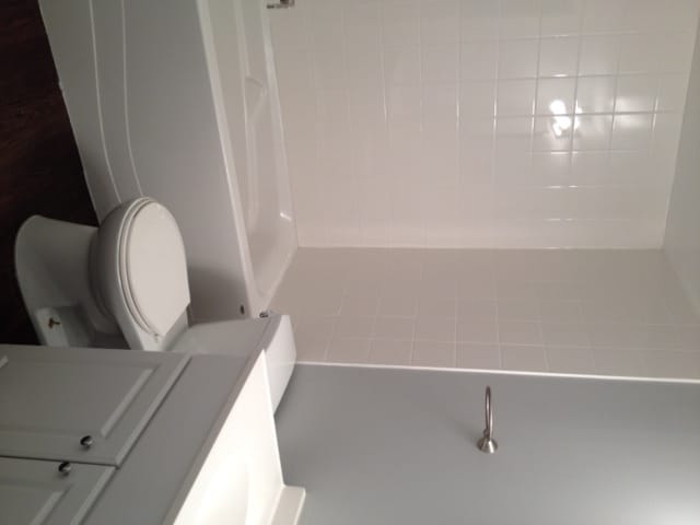 Building Photo - 2 Bed 1 Bath Unit in Edmonton, AB