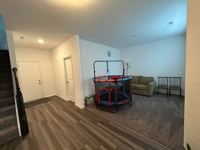 Building Photo - 4465 Chelsea Mnr Cir