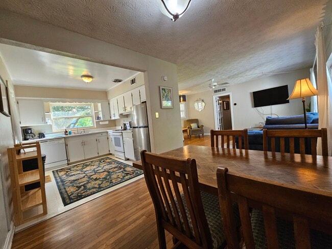 Foto del edificio - 3747 Coronado Rd