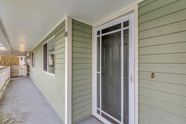 Building Photo - 12323 NE 97th St