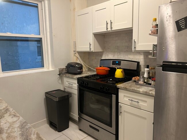 Kitchen - 86 Glenville Ave
