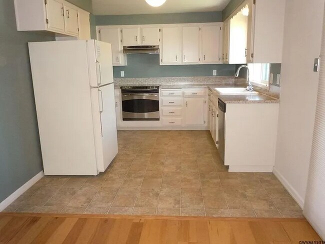 Foto del edificio - 6745 Pierce Ct N