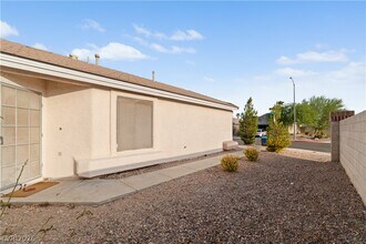 Building Photo - 1070 Ashwood Bay Ave