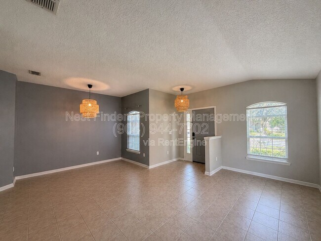 Foto del edificio - 14793 Falling Waters Dr