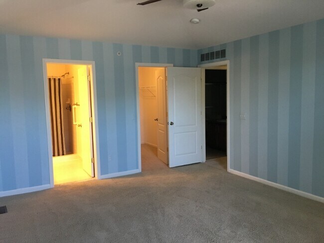 Building Photo - 204 Riversedge Dr